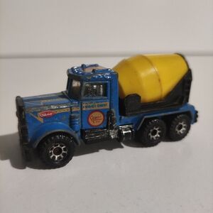 Vintage 1981 Matchbox Peterbilt Cemento Company Truck Mixer